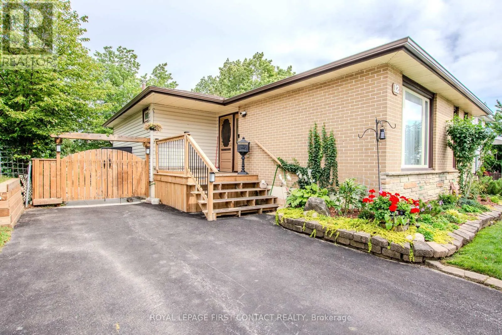 12 DAPHNE CRESCENT