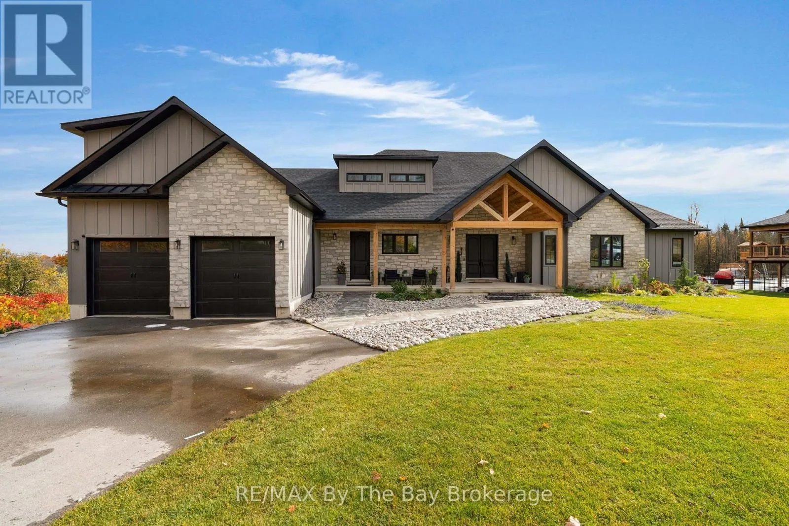 93 MOONSTONE ROAD E