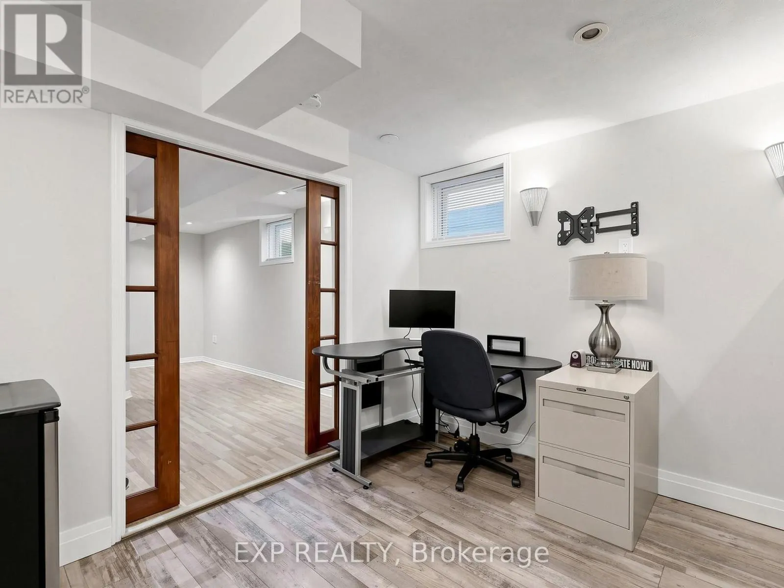 6 BOOTH LANE