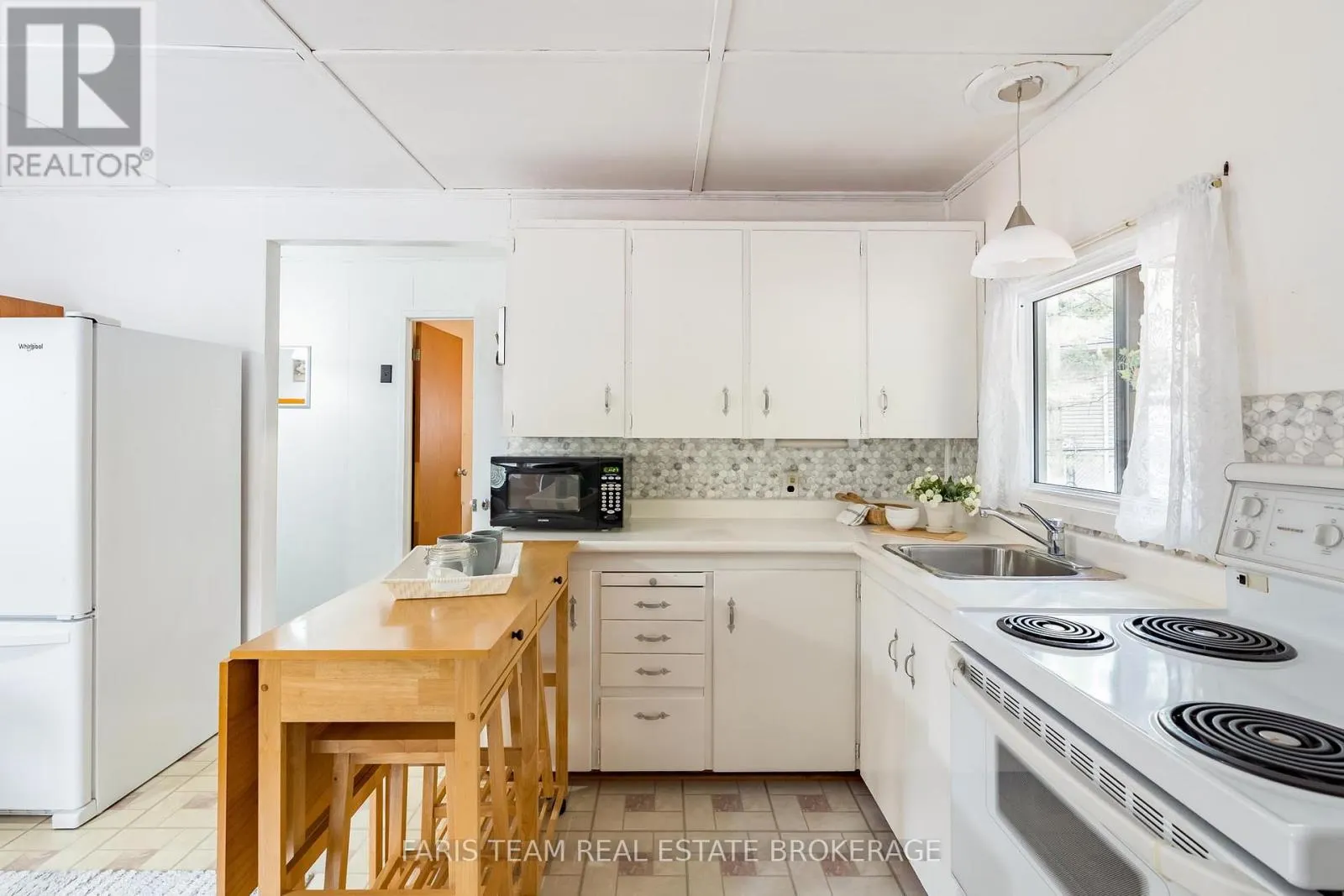 14 CHEZ NOUS AVENUE
