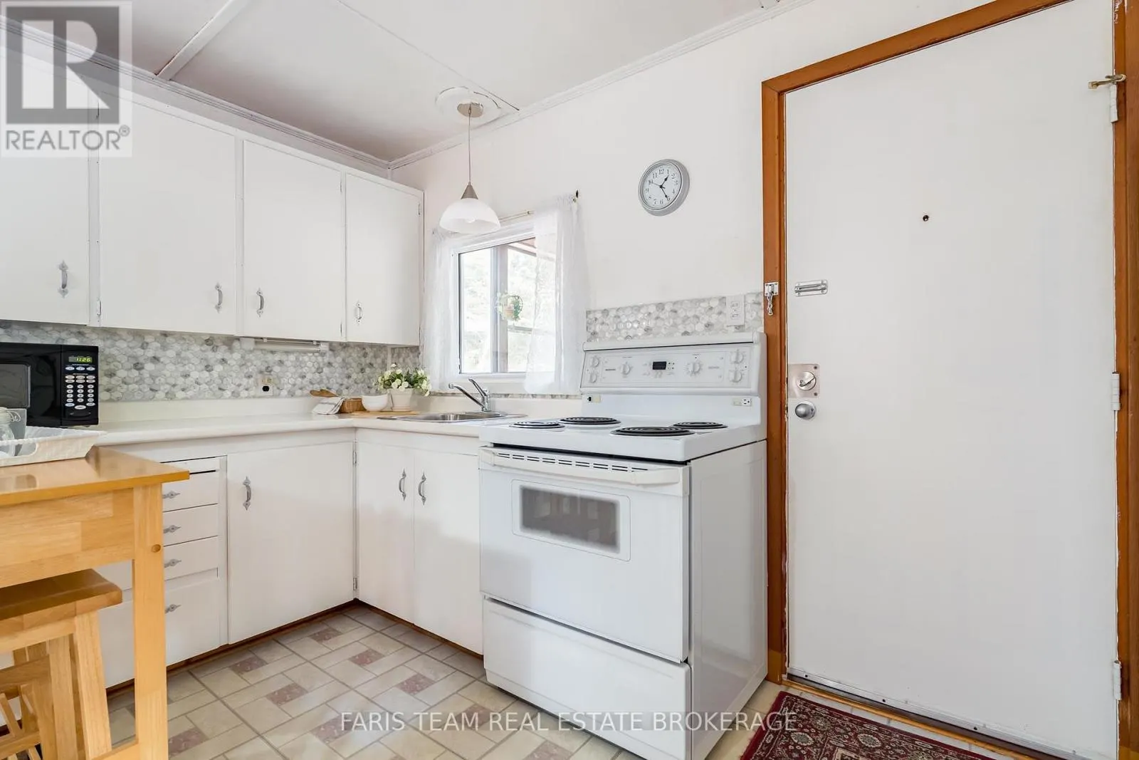 14 CHEZ NOUS AVENUE