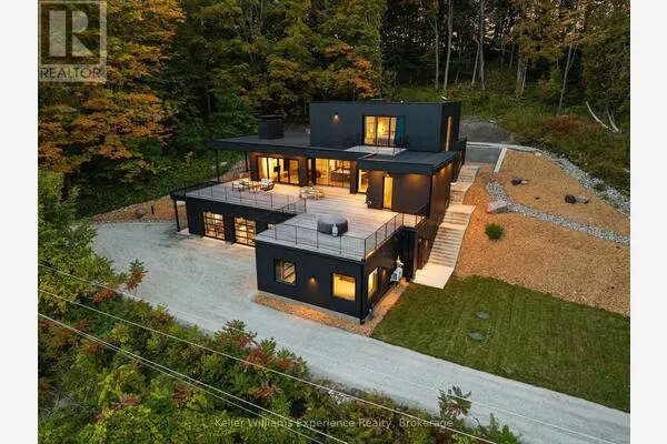 476 CHAMPLAIN ROAD