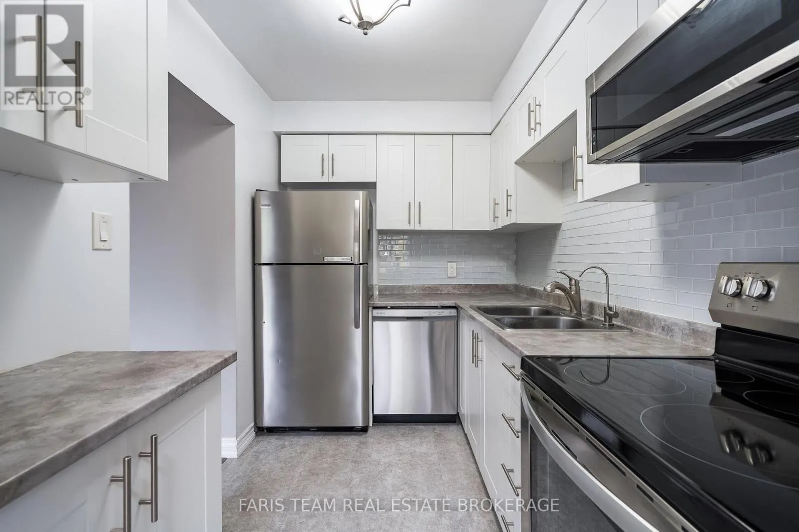 6 - 261 ROSE STREET