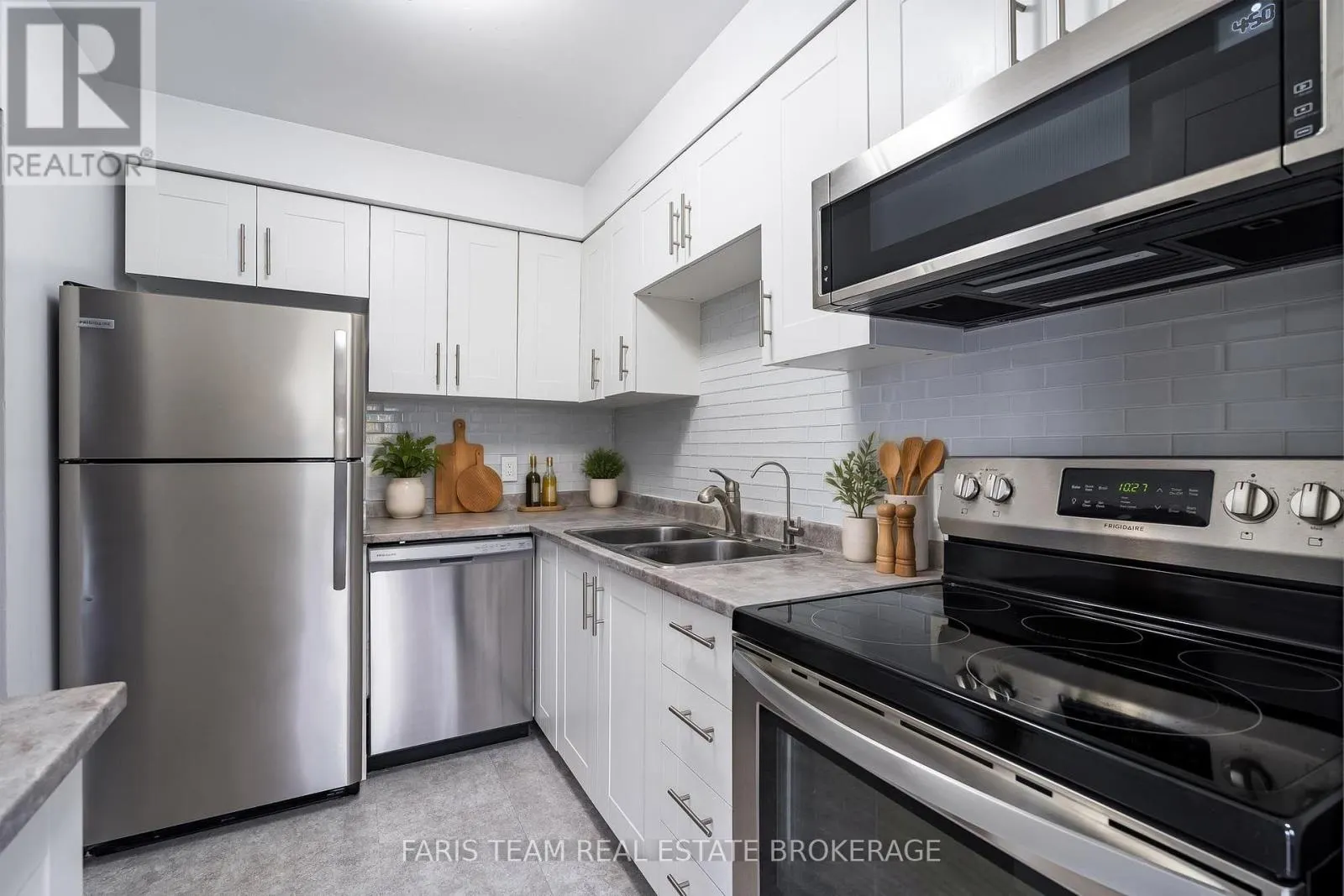6 - 261 ROSE STREET