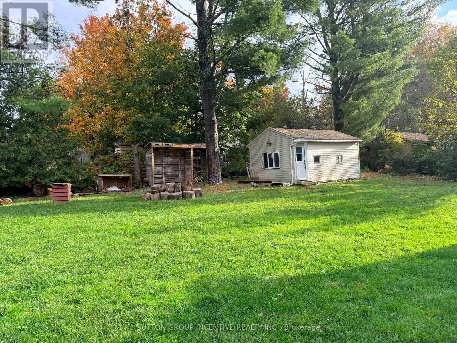 52 GRANDVIEW CRESCENT