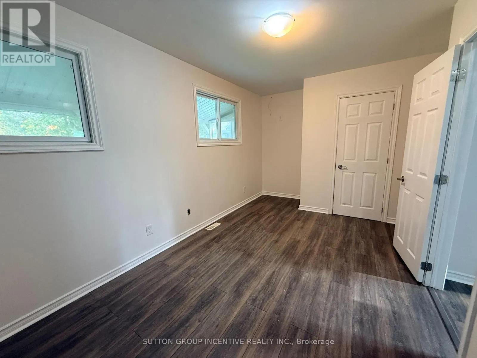 52 GRANDVIEW CRESCENT