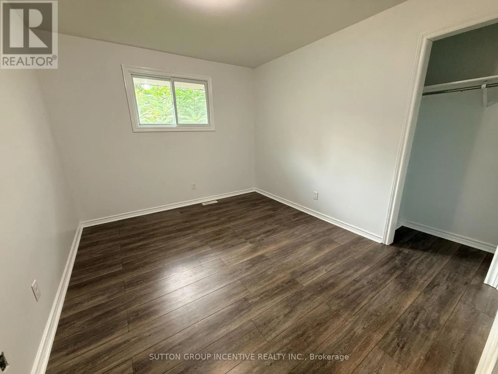 52 GRANDVIEW CRESCENT