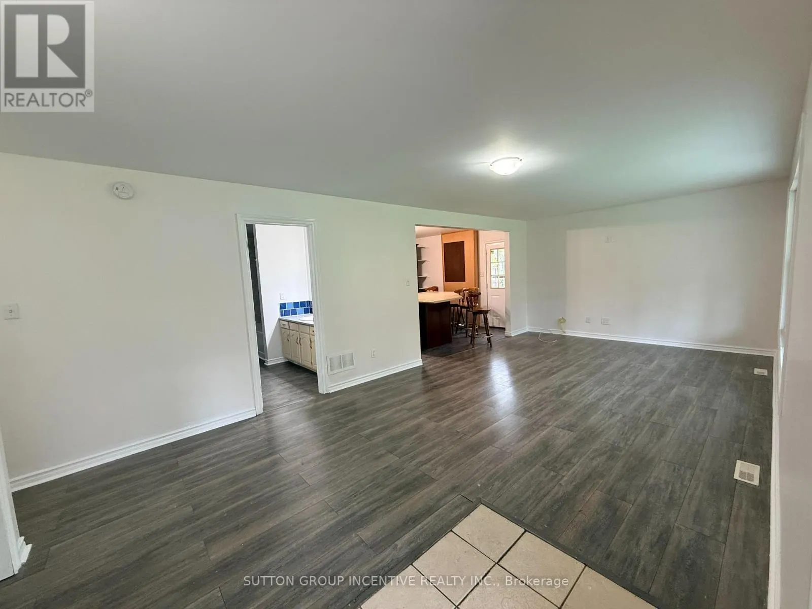 52 GRANDVIEW CRESCENT