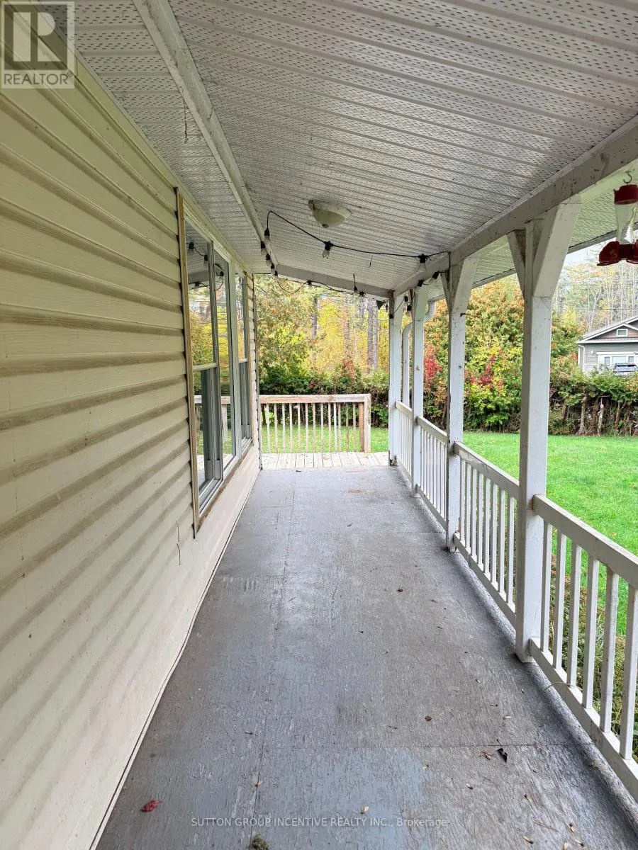 52 GRANDVIEW CRESCENT