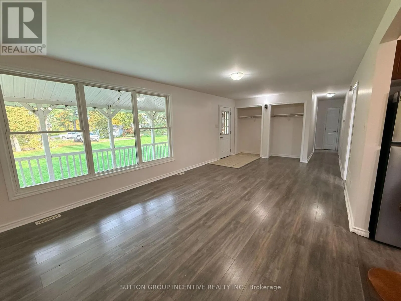 52 GRANDVIEW CRESCENT