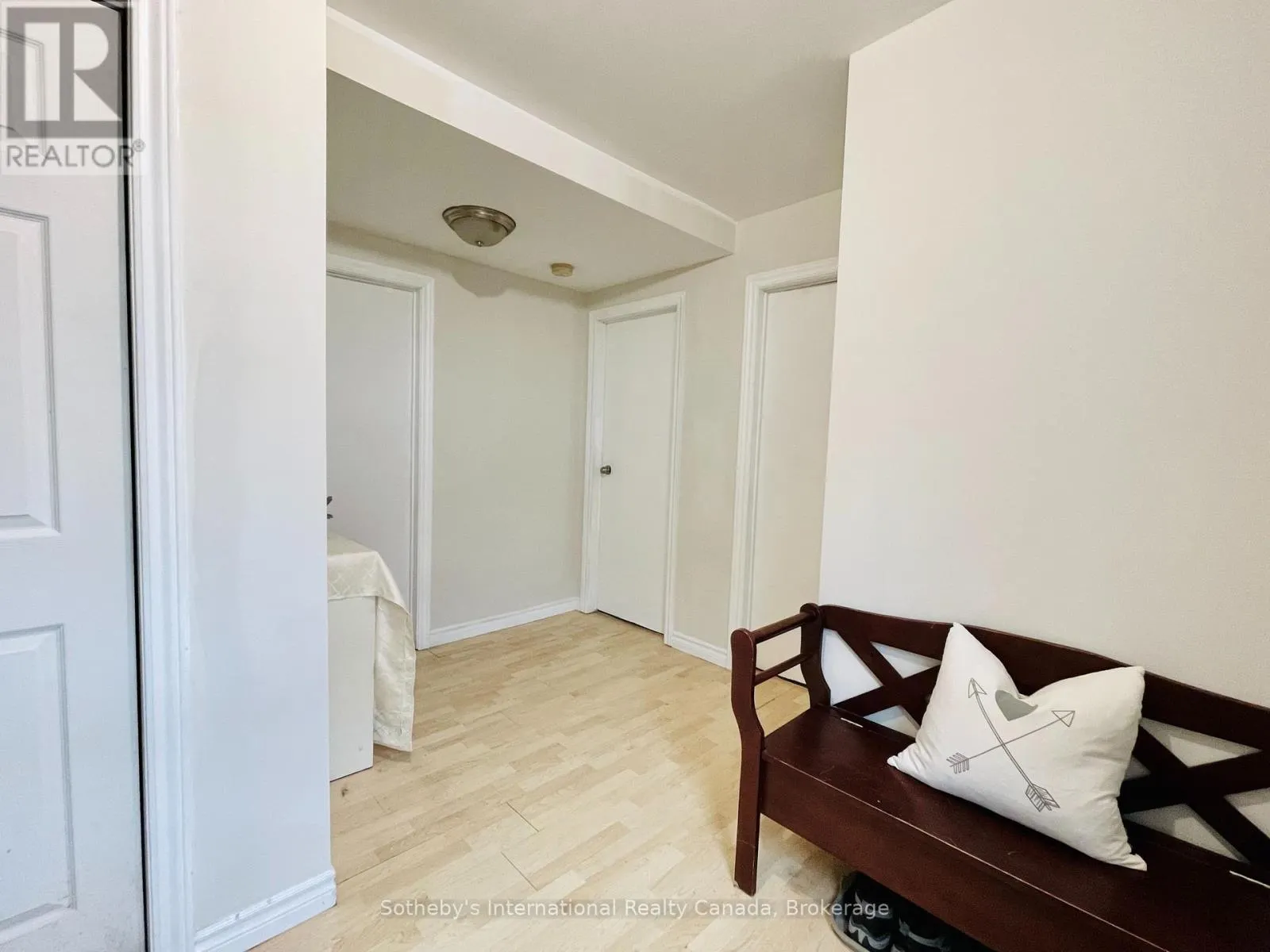 285 ROBINSON STREET