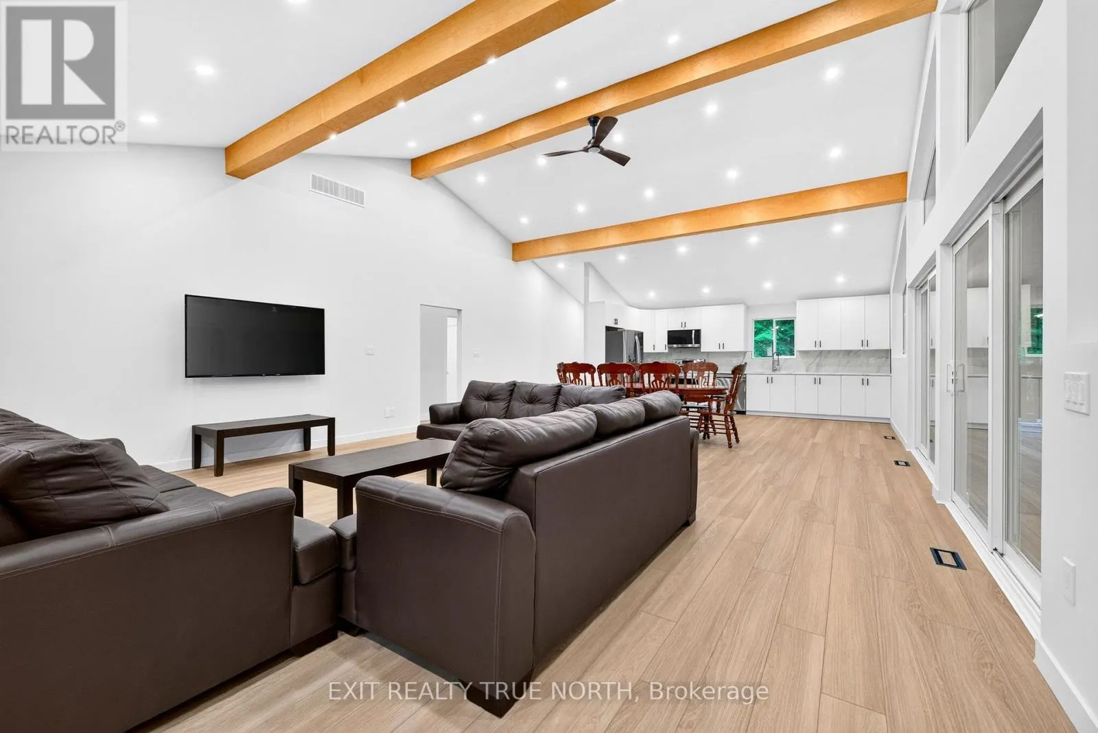 36 PINE NEEDLES DRIVE