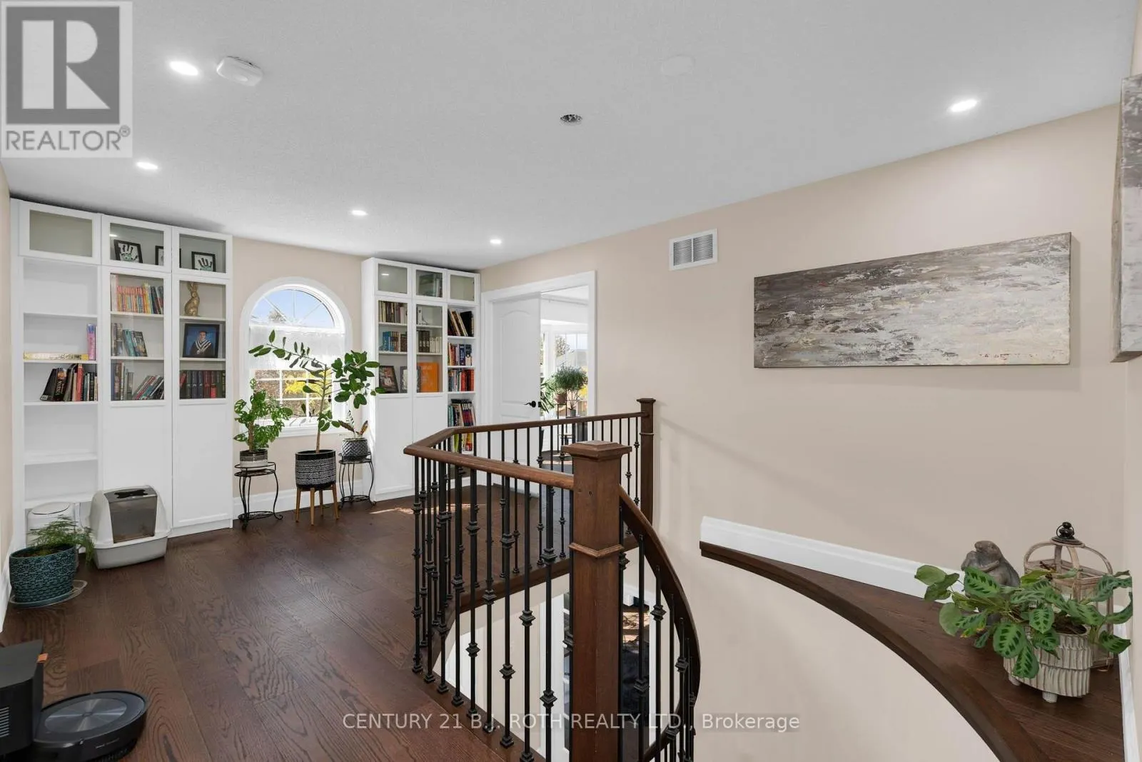 2 BRUSHWOOD CRESCENT