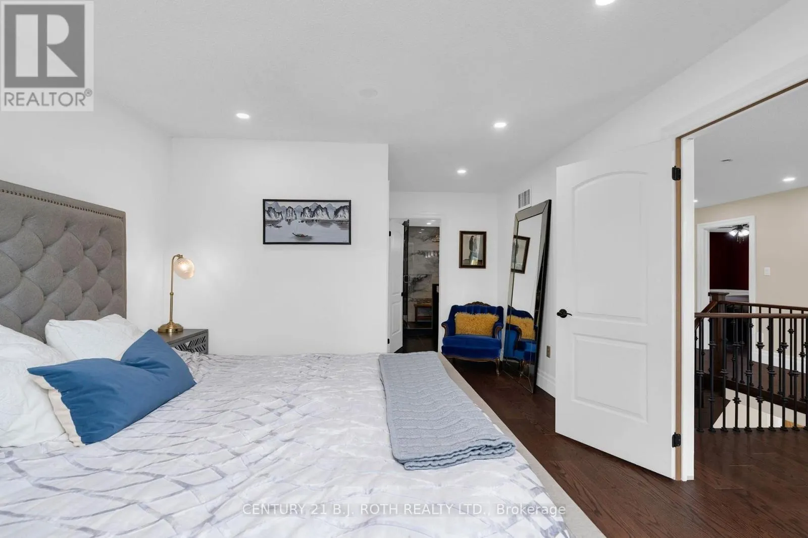 2 BRUSHWOOD CRESCENT