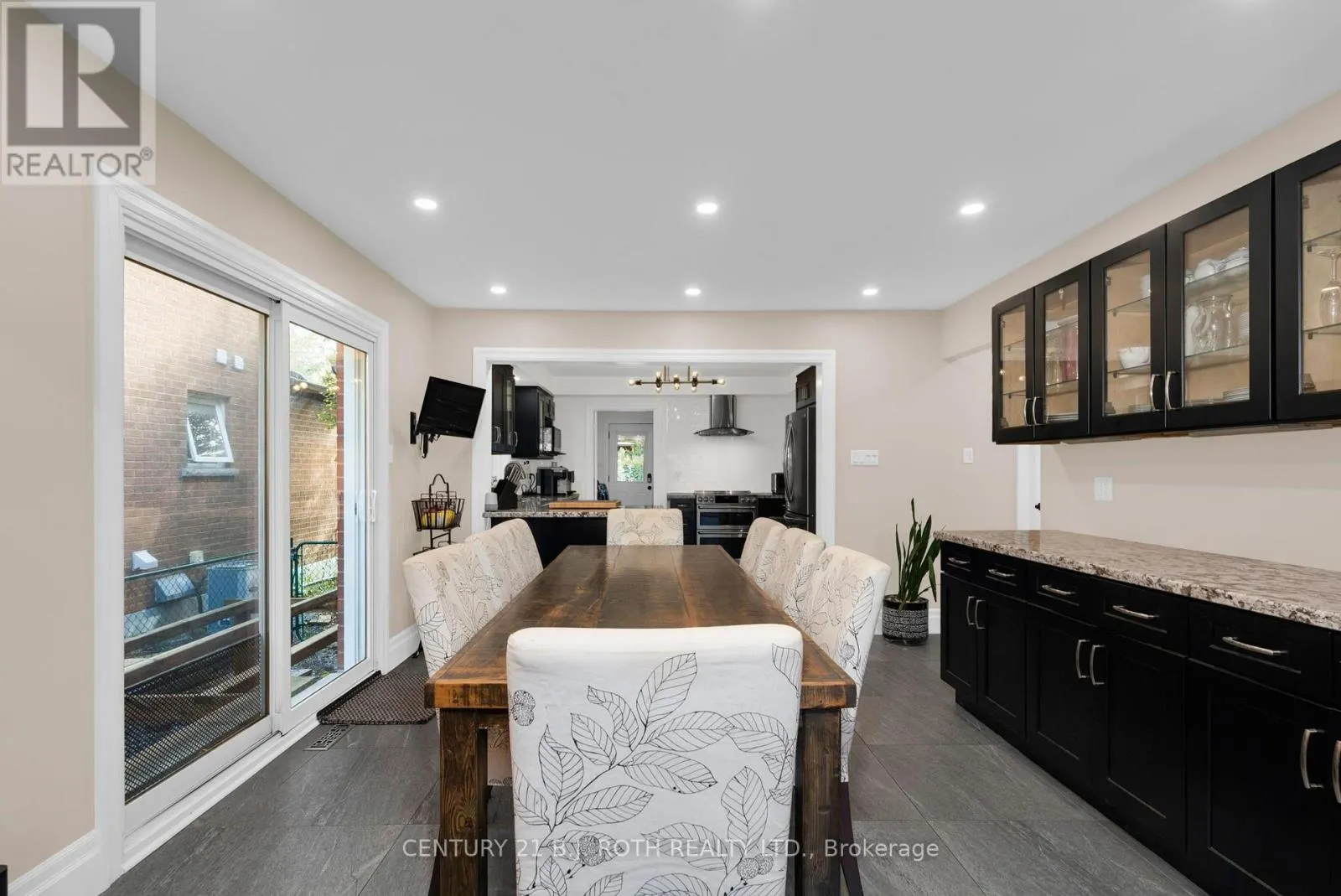 2 BRUSHWOOD CRESCENT