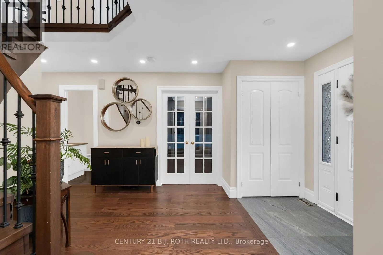 2 BRUSHWOOD CRESCENT