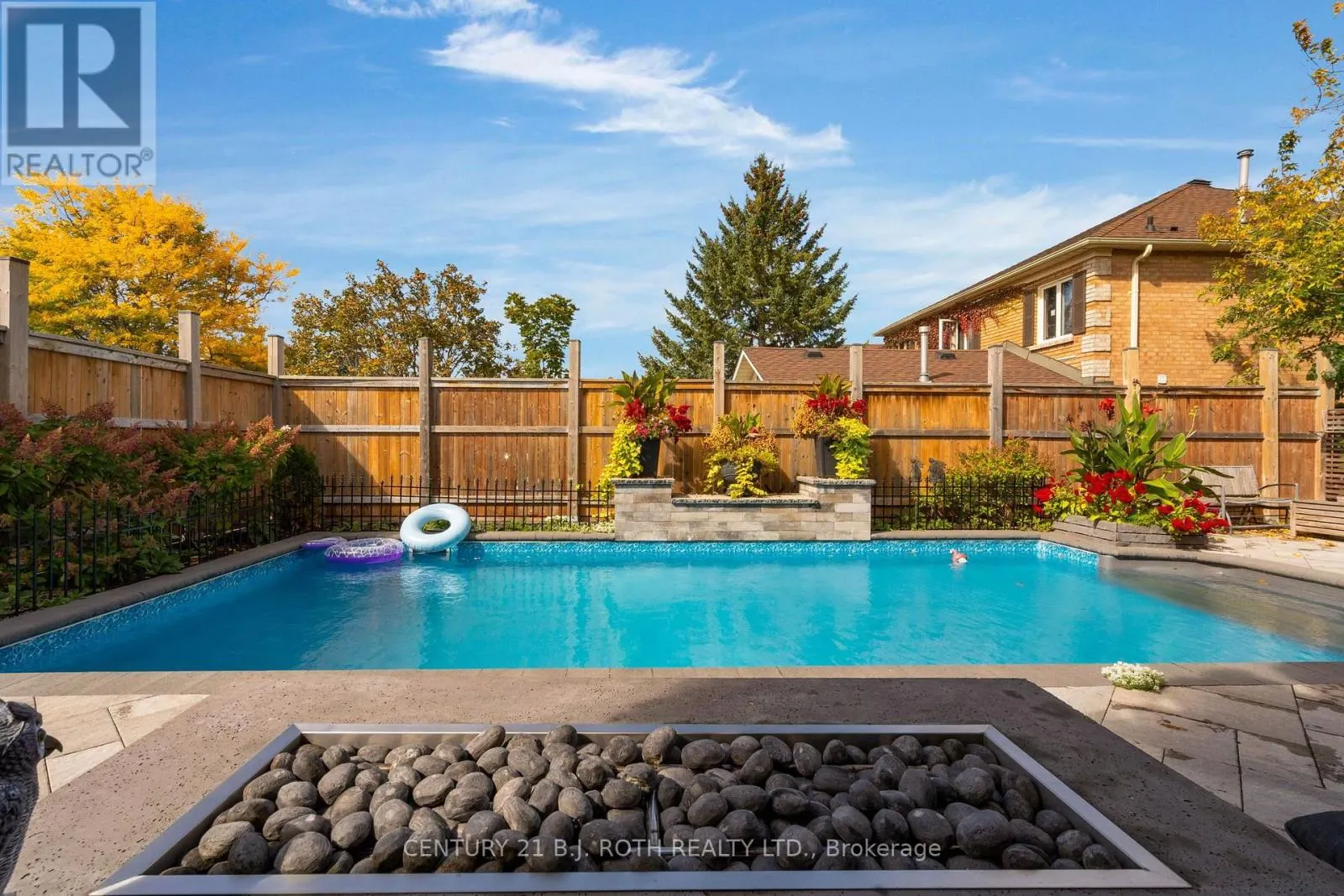 2 BRUSHWOOD CRESCENT