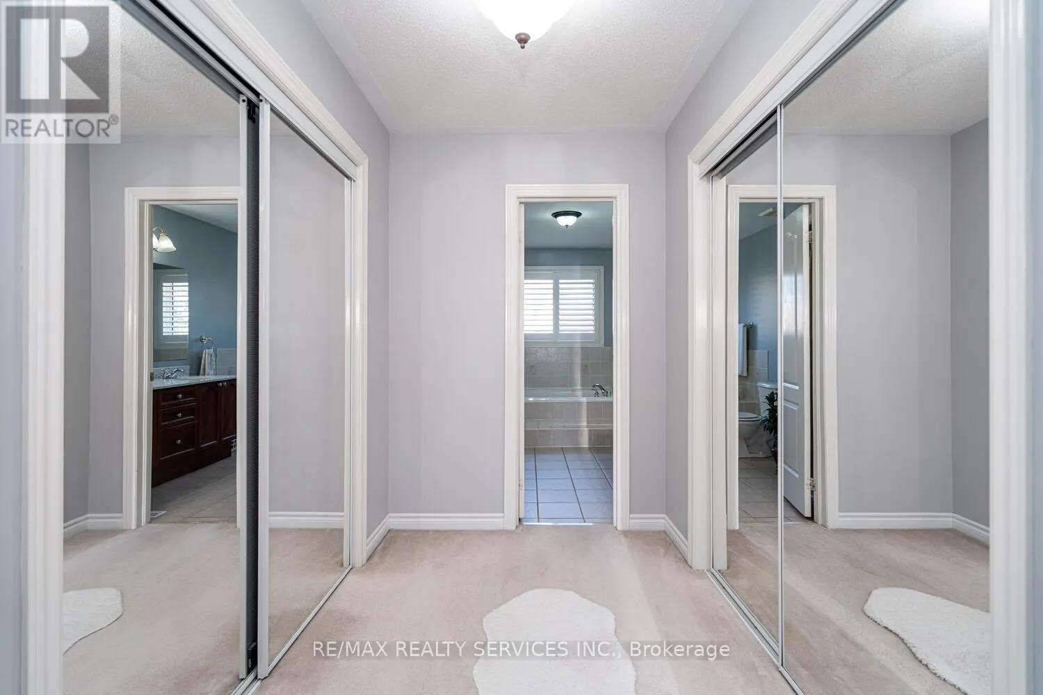 22 SOVEREIGN'S GATE