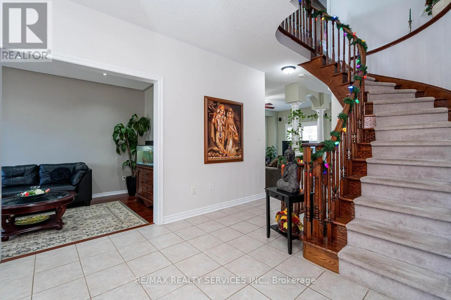 22 SOVEREIGN'S GATE