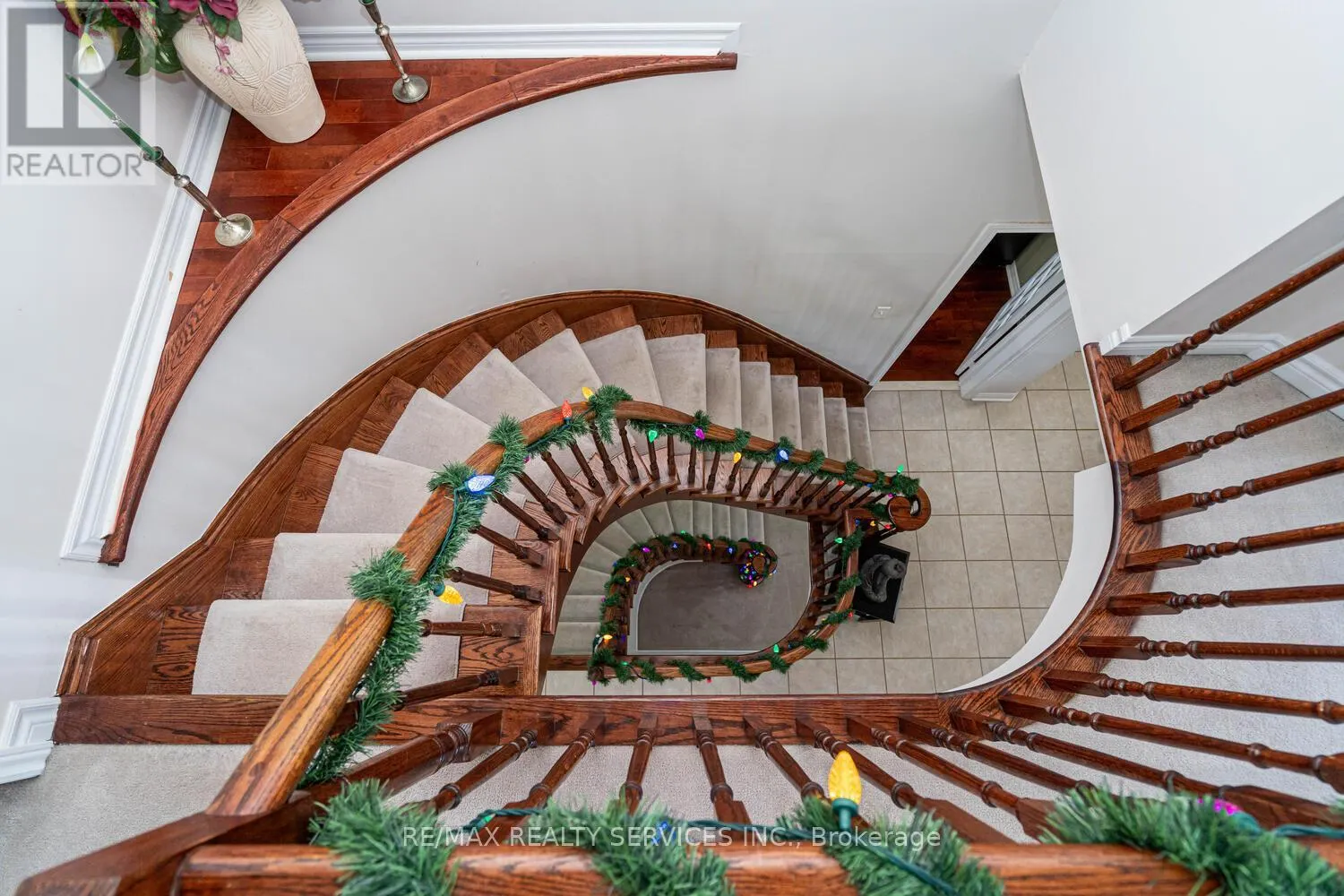 22 SOVEREIGN'S GATE