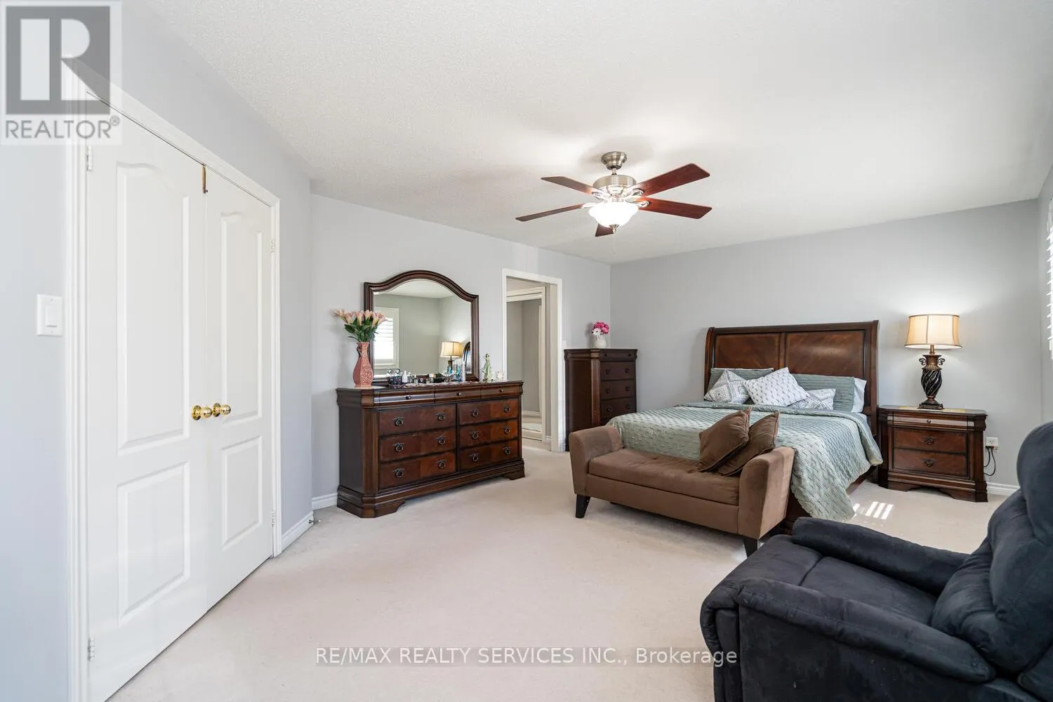 22 SOVEREIGN'S GATE