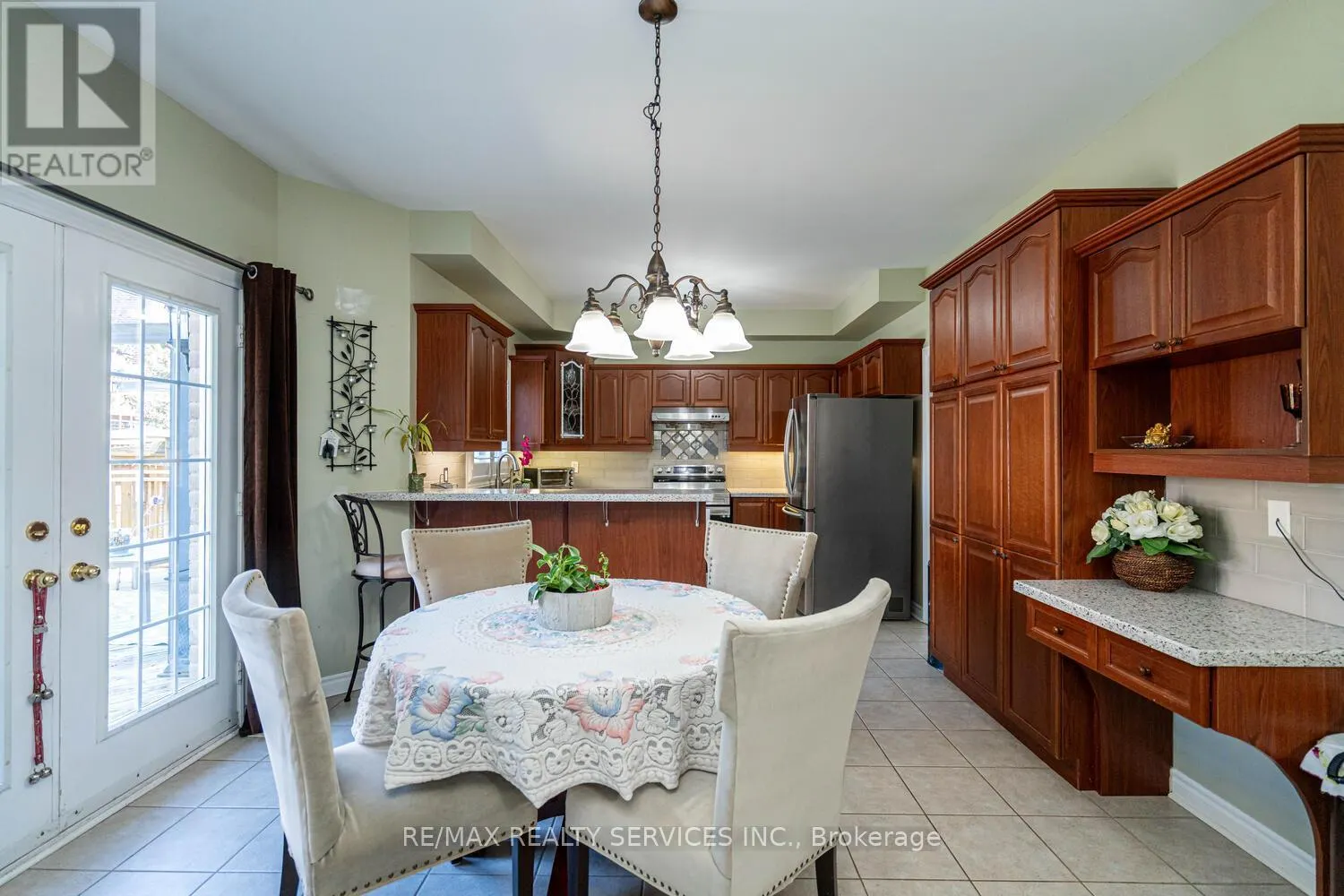 22 SOVEREIGN'S GATE