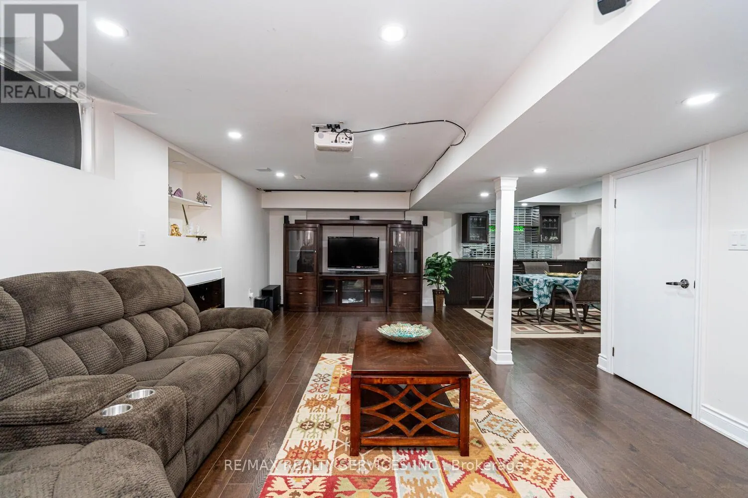 22 SOVEREIGN'S GATE