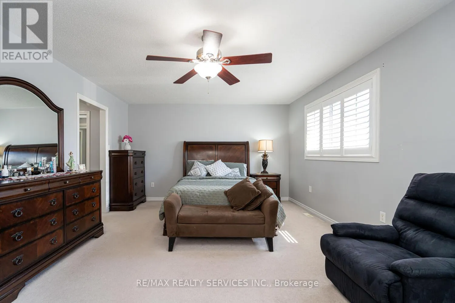 22 SOVEREIGN'S GATE