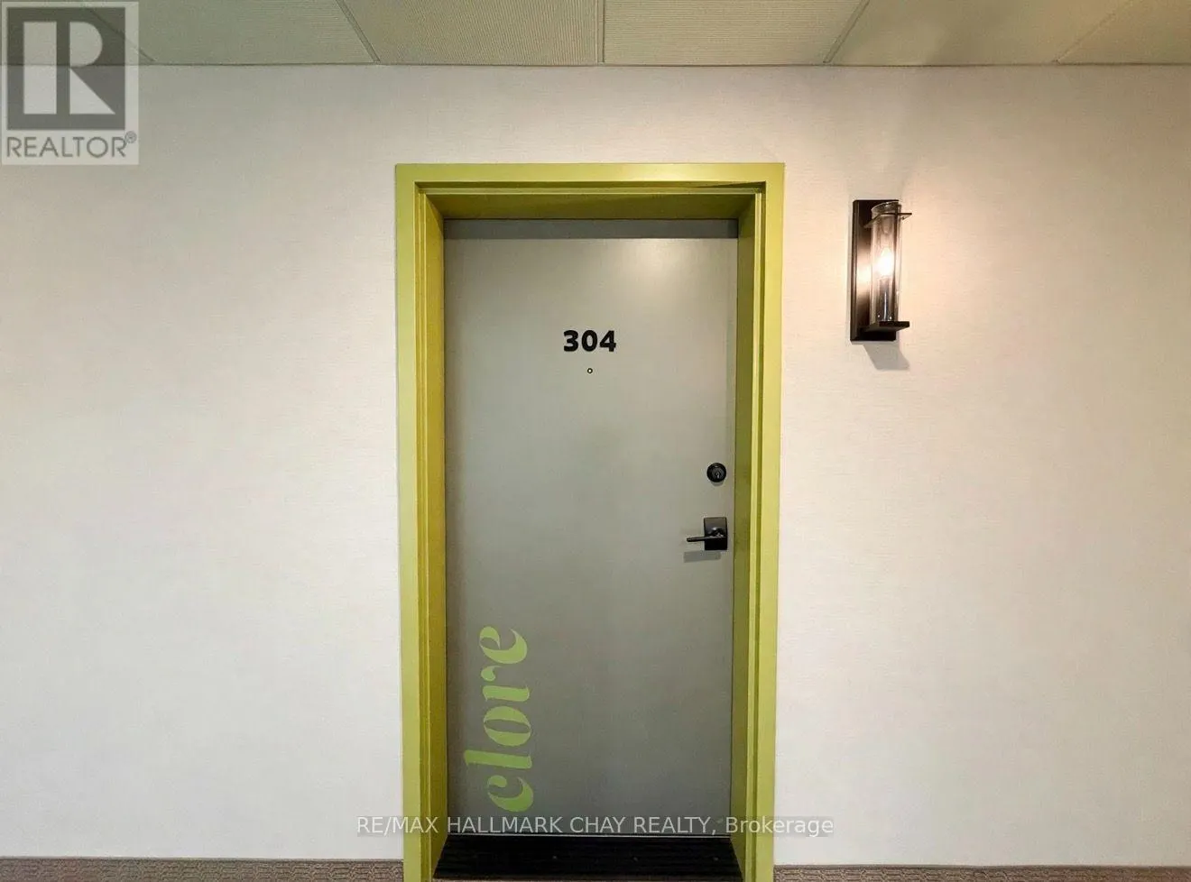 304 - 5 CHEF LANE