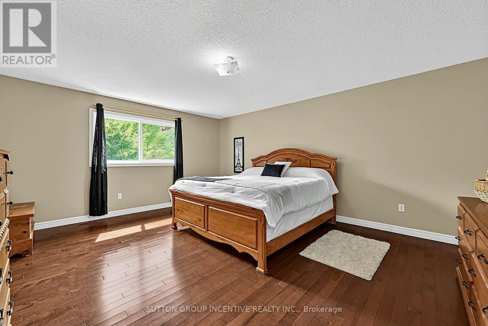 23 PRINCE OF WALES DRIVE