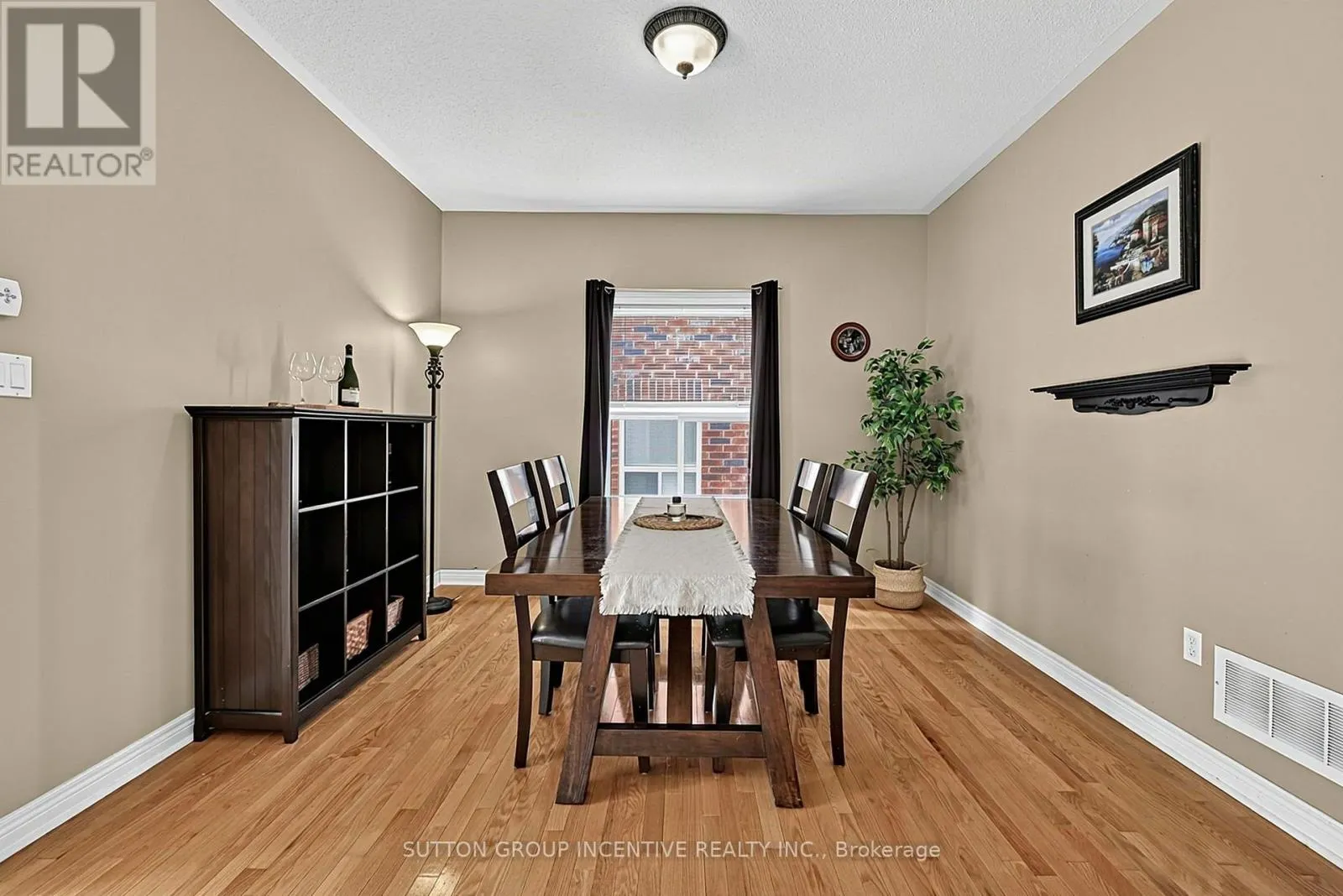 23 PRINCE OF WALES DRIVE