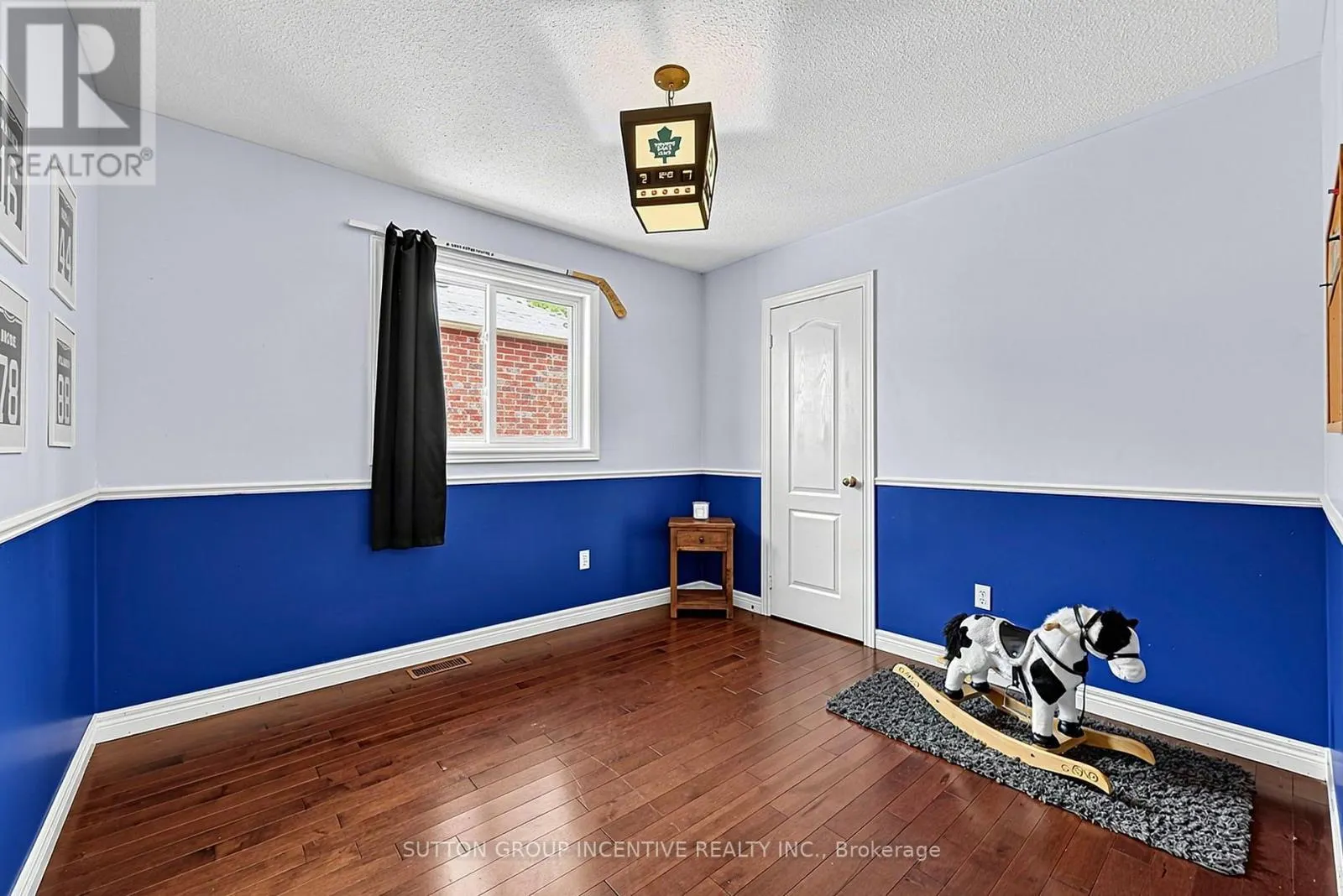 23 PRINCE OF WALES DRIVE