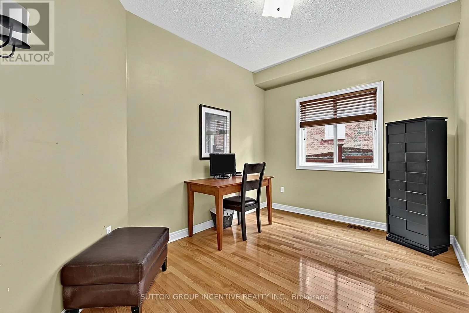23 PRINCE OF WALES DRIVE