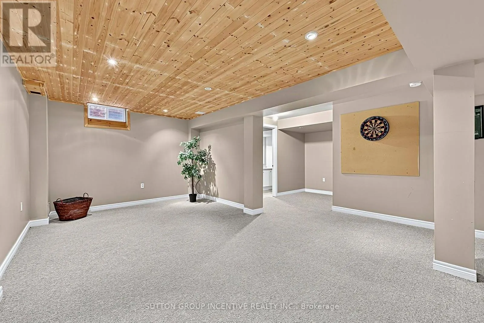 23 PRINCE OF WALES DRIVE