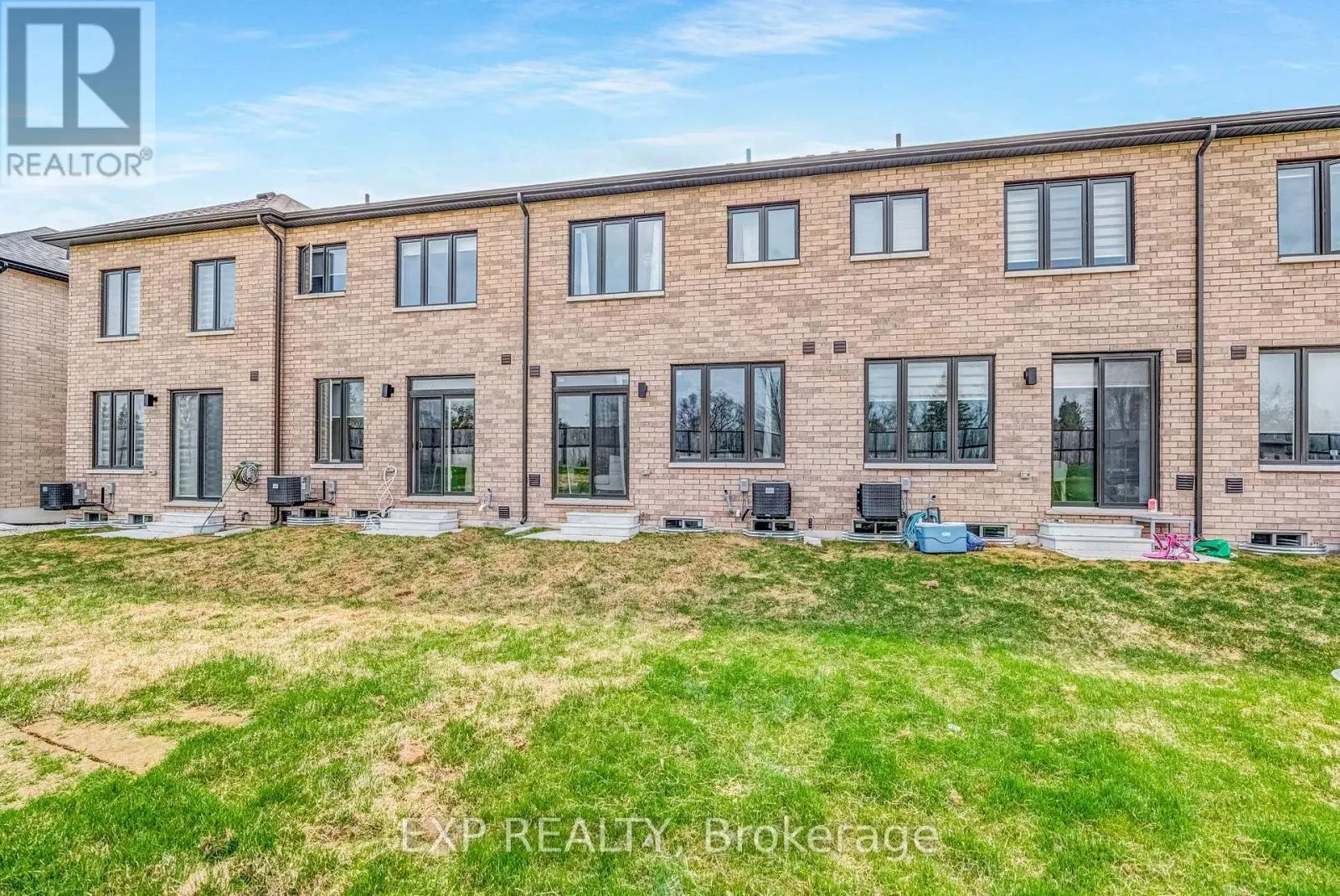 122 TURNBERRY LANE