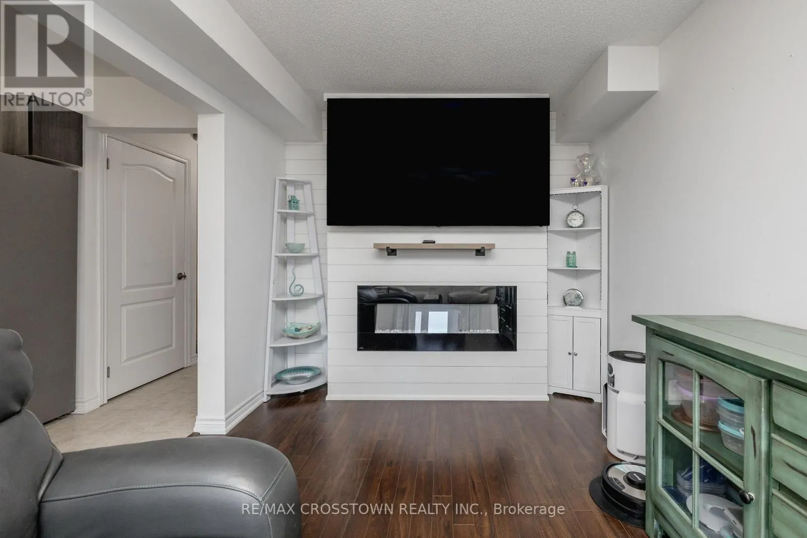 2 - 43 MADELAINE DRIVE