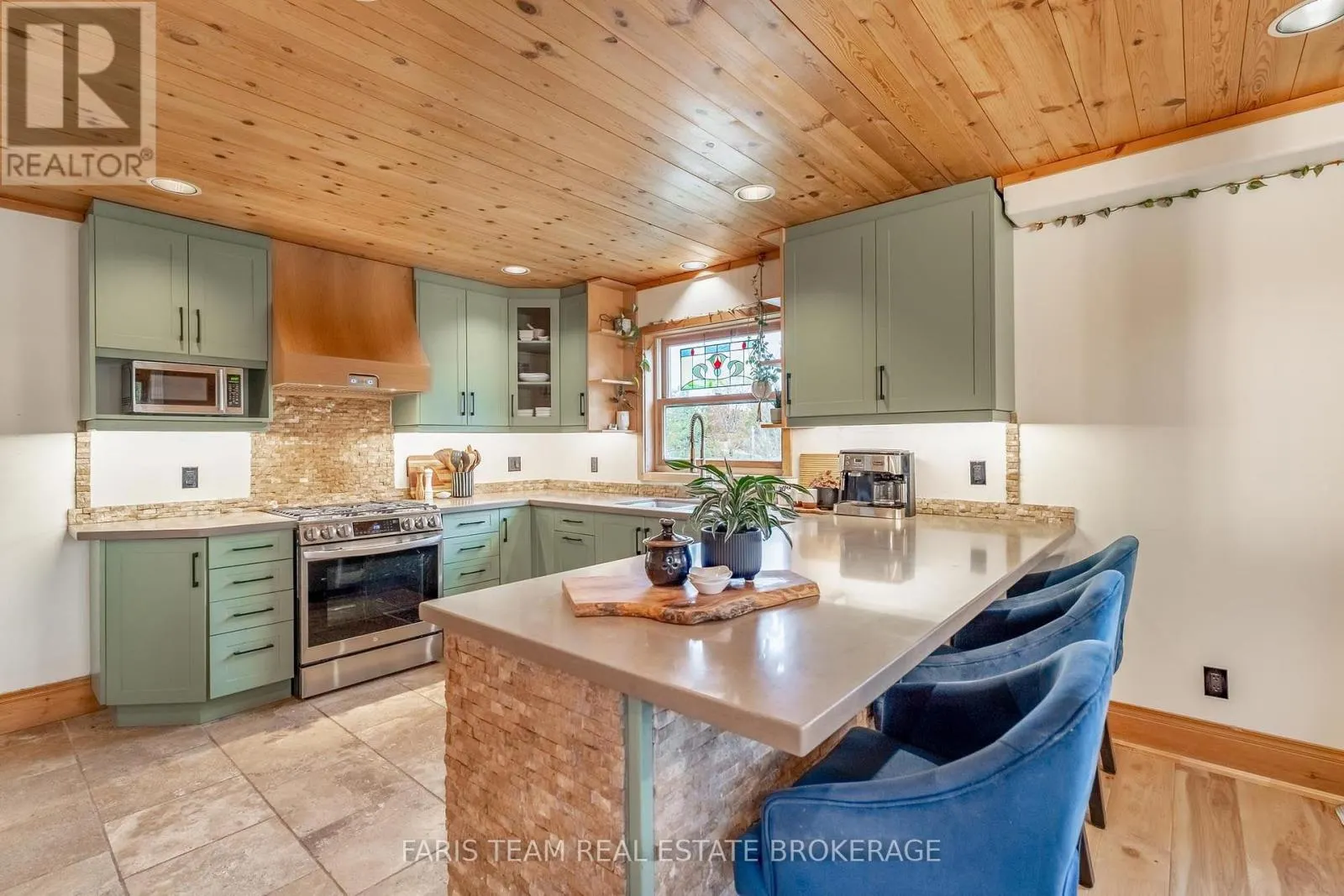 17 BRIDLE PATH