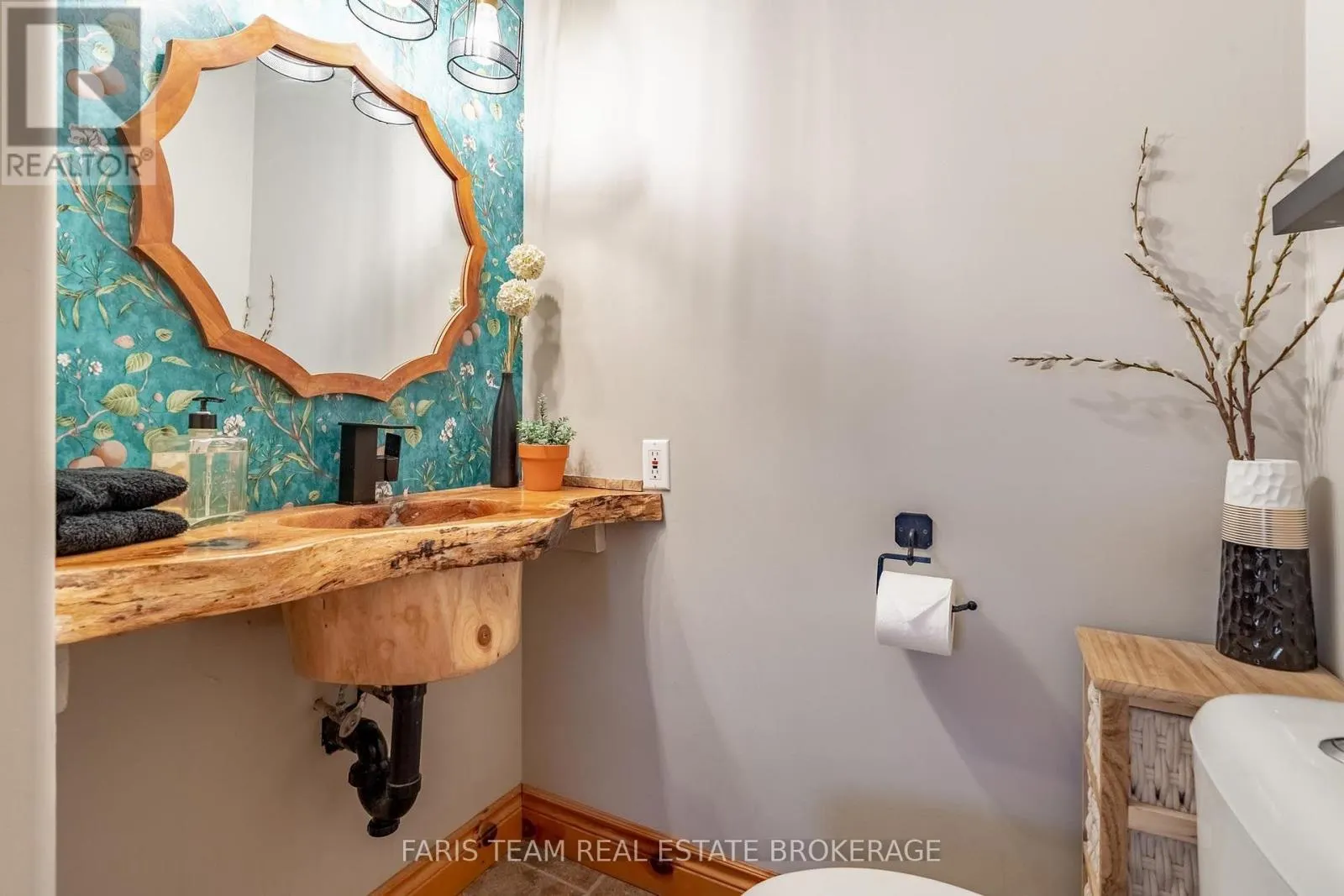 17 BRIDLE PATH