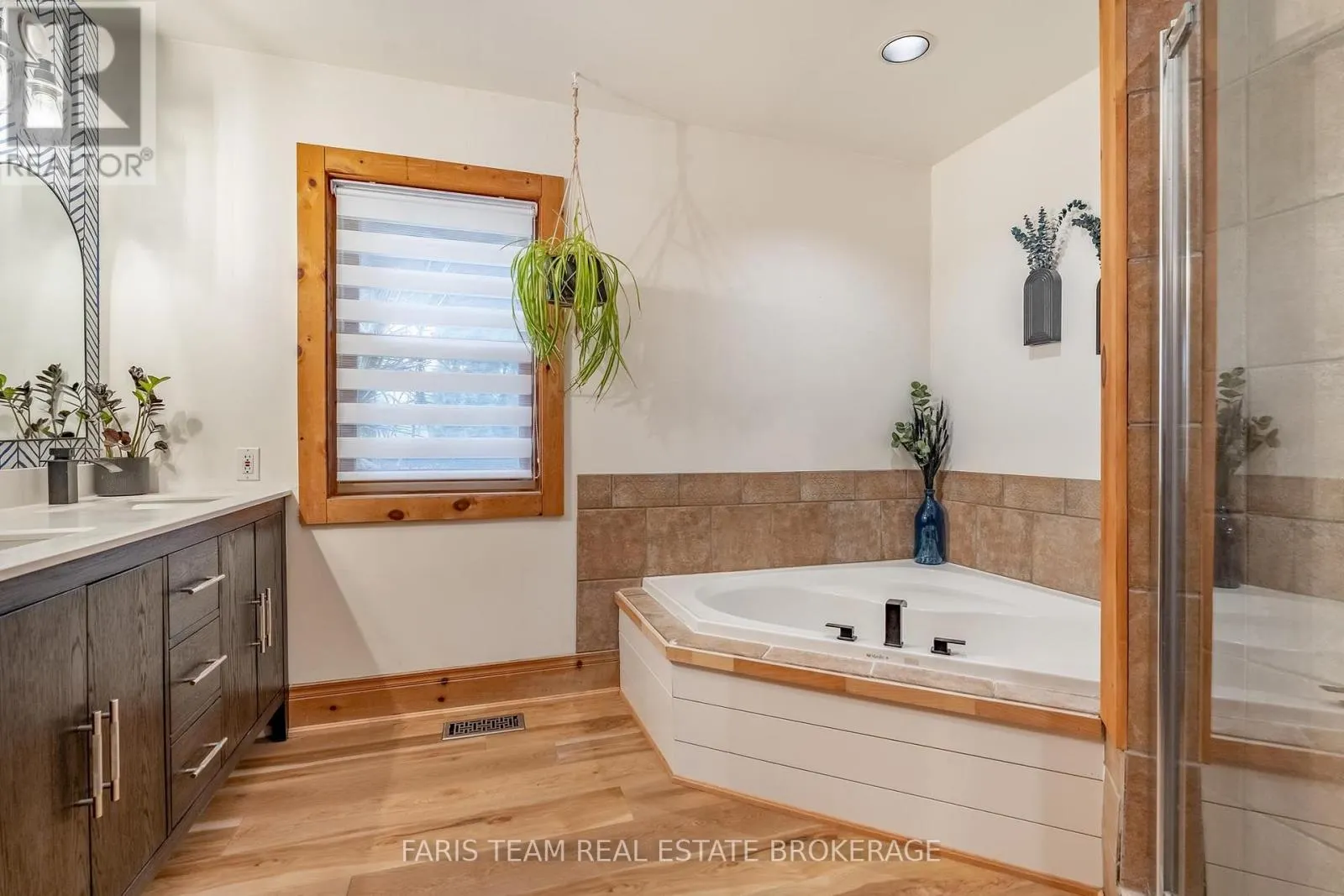 17 BRIDLE PATH