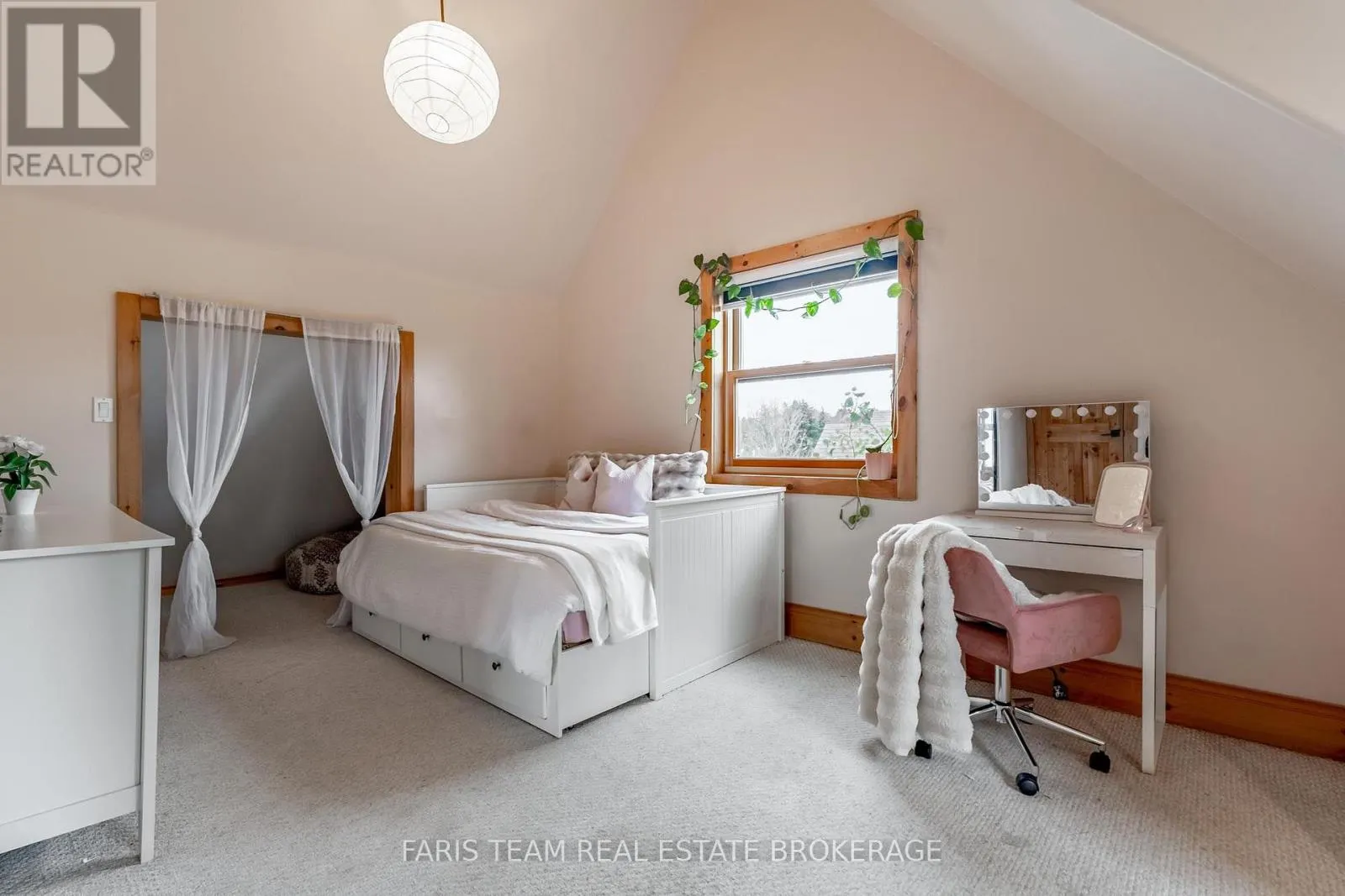 17 BRIDLE PATH