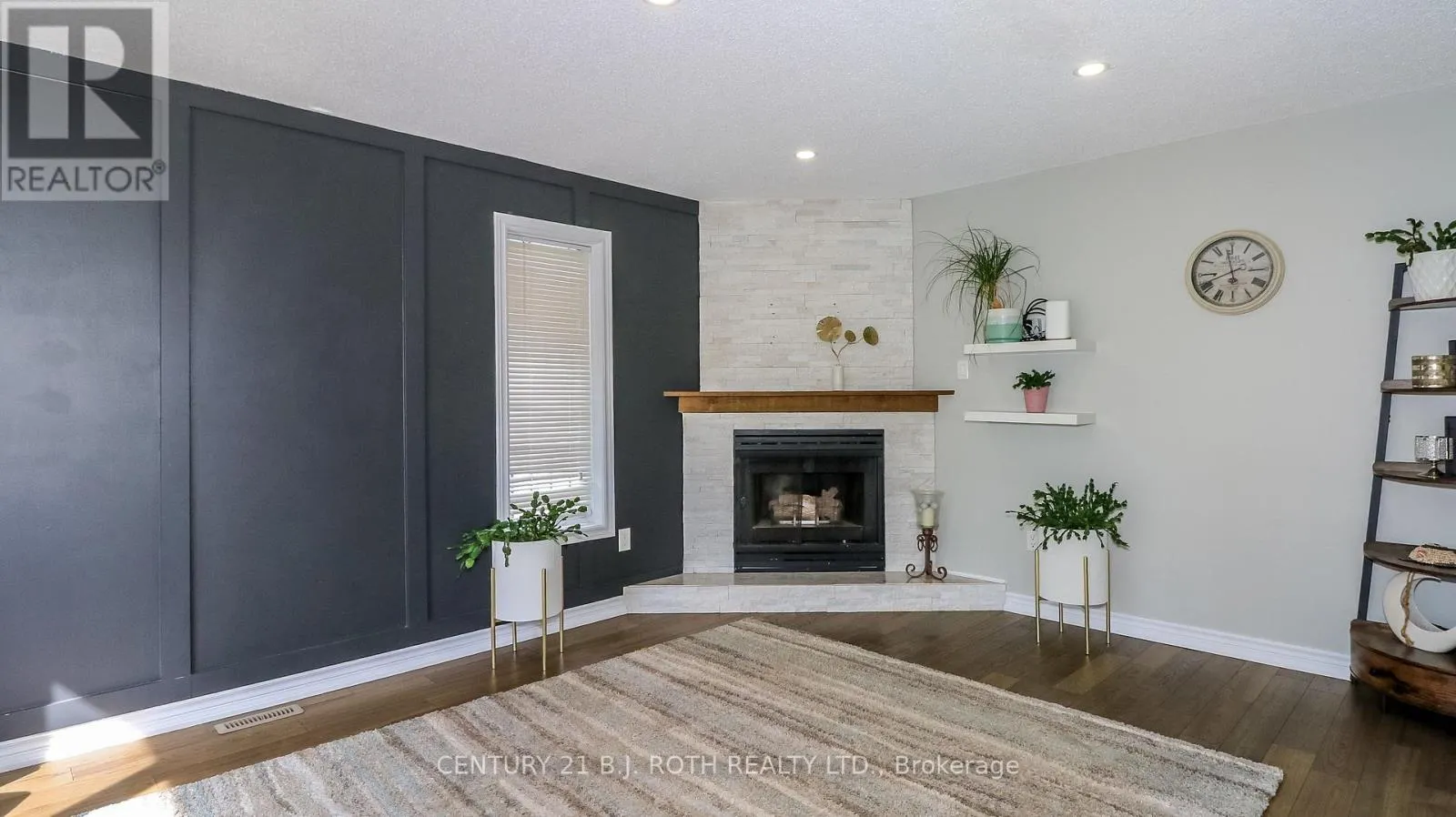 61 BARWICK DRIVE W