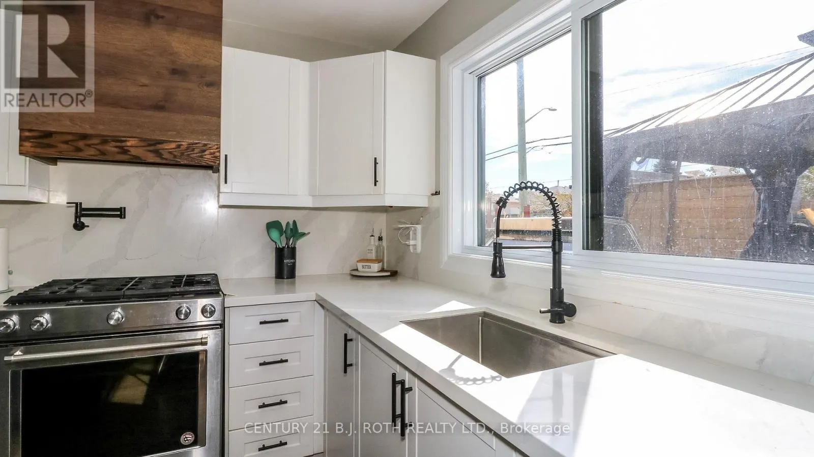 61 BARWICK DRIVE W