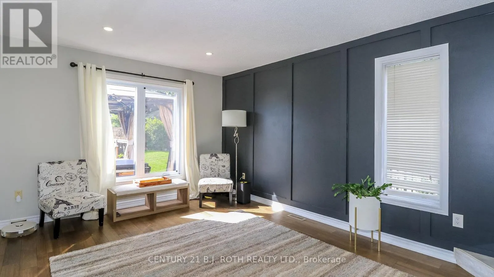 61 BARWICK DRIVE W