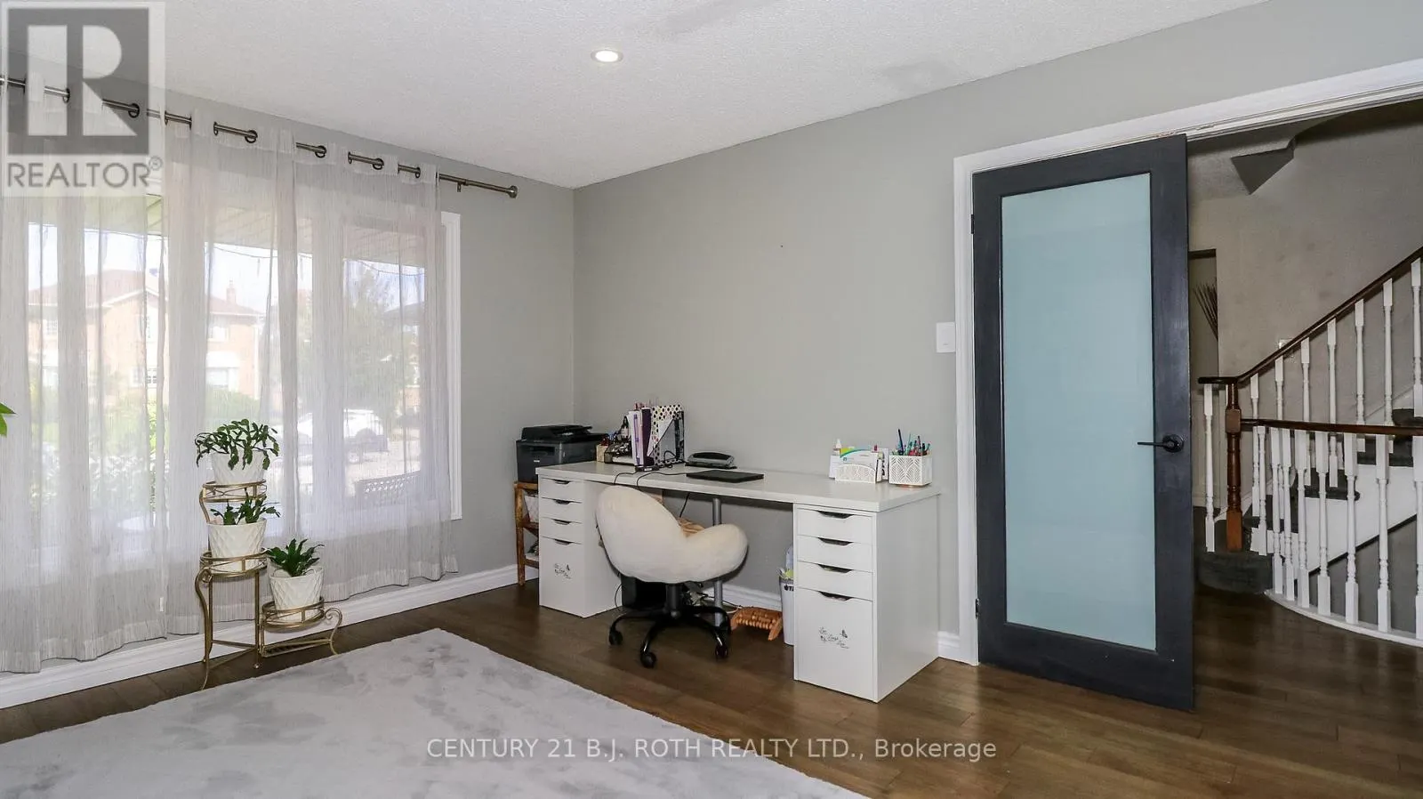 61 BARWICK DRIVE W