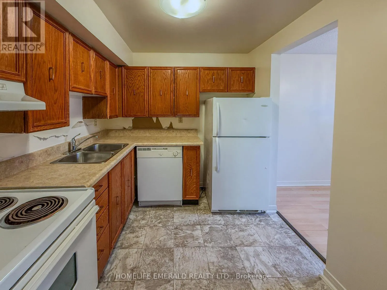 8 - 14 SHADOWOOD ROAD