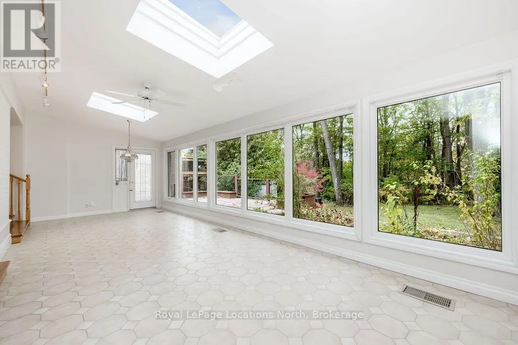 9 VINE CRESCENT