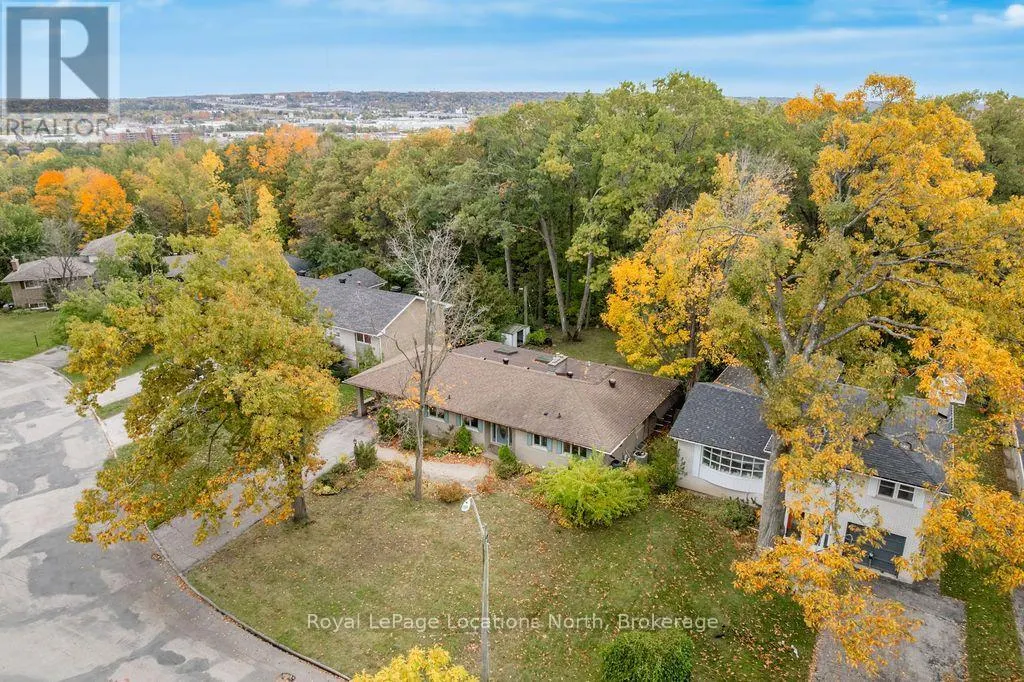 9 VINE CRESCENT