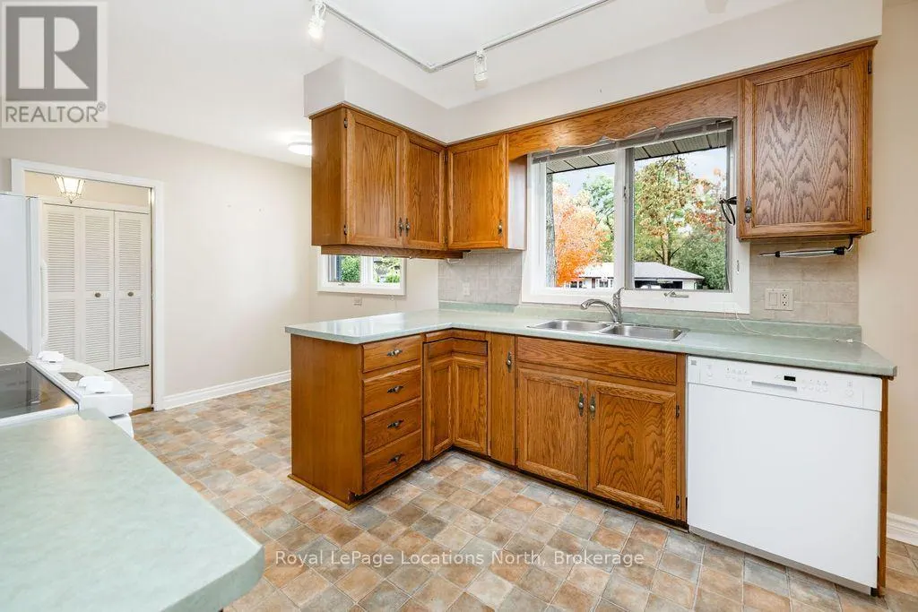 9 VINE CRESCENT