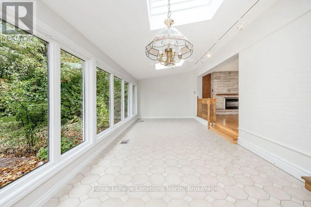 9 VINE CRESCENT