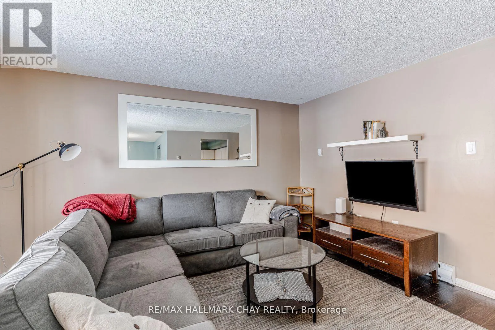 8 - 22 MEADOW LANE